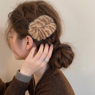 盘发不硌头大号鸭嘴夹毛毛发夹秋冬毛绒绒鲍鱼扁平抓夹饱满后脑勺