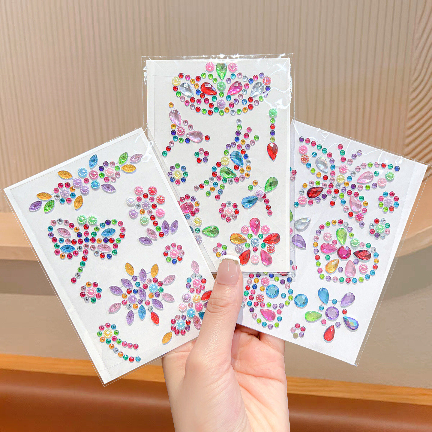 儿童彩色水钻脸上妆容贴纸花朵皇冠彩绘立体女童舞台表演玩具贴纸,玩具/童车/益智/积木/模型,贴纸,淘宝优惠券,粉丝福利购,淘宝优惠卷