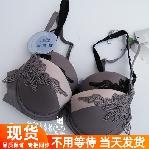 安莉芳中厚文胸聚拢性感内衣