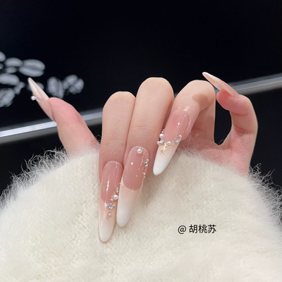 少女腮红满钻穿戴甲纯欲气质高级指甲细狗长款显白水蜜桃温柔美甲