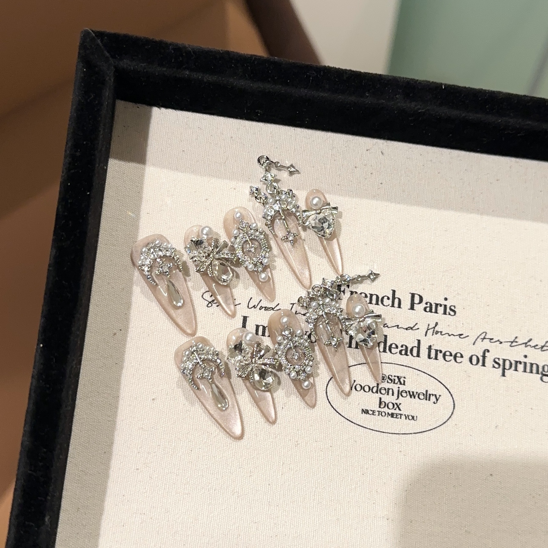 奢华重工穿戴甲高级感猫眼富家千金氛围感美甲显白长款名媛风仙气