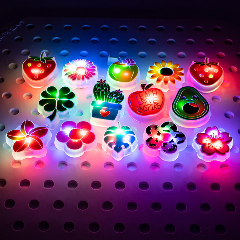 LED闪灯防水洞洞鞋配饰鞋花鞋扣卡通智必星特洛驰装饰品配件现货,服饰配件/皮带/帽子/围巾,鞋扣,淘宝优惠券,粉丝福利购,淘宝优惠卷