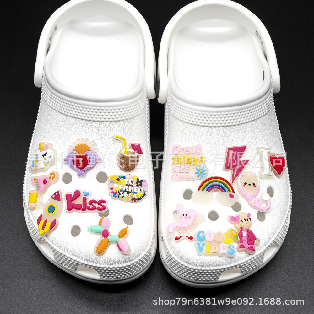 新洞洞鞋扣夜光休闲小动物独角兽鞋花可爱卡通鞋花扣可拆卸装饰花