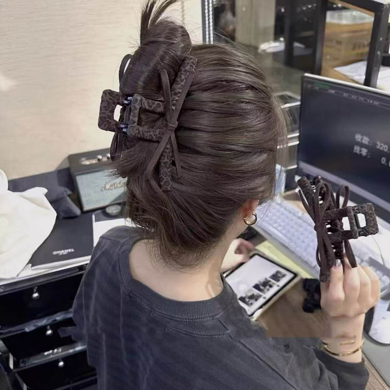 高级复古美拉德咖色蝴蝶结豹纹抓夹大号韩国鲨鱼夹女后脑勺盘发夹,饰品/流行首饰/时尚饰品新,民族风发饰,淘宝优惠券,粉丝福利购,淘宝优惠卷