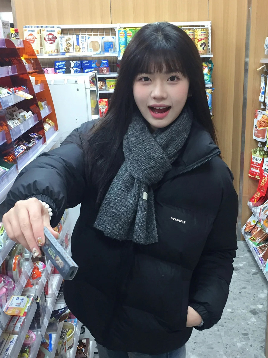 黑色短款羽绒服女2024冬季新款白鸭绒面包服高级感立领小个子外套