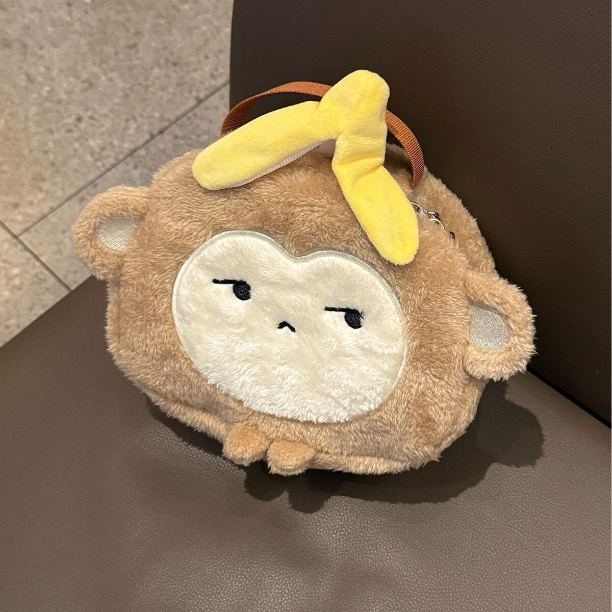 猴蛋毛绒手提化妆包便携洗漱包大容量小众可爱创意相机旅行收纳包