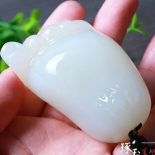 捡漏拍卖新疆白玉知足常乐把玩件玉石挂件男女手把件青玉佛足脚丫