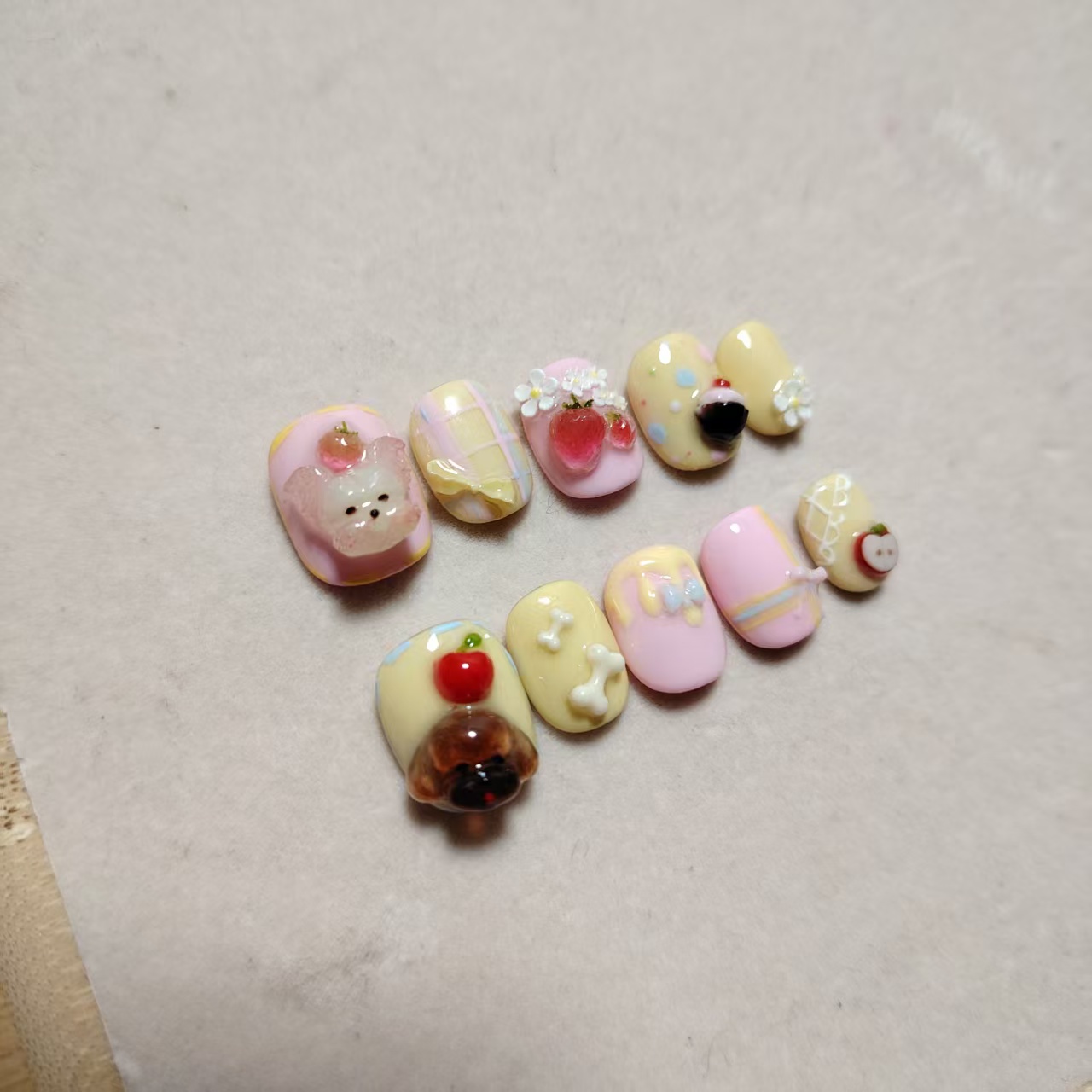 卡通穿戴甲儿童小猫动物草莓手捏短甲可卸草莓美甲可爱型定制A56