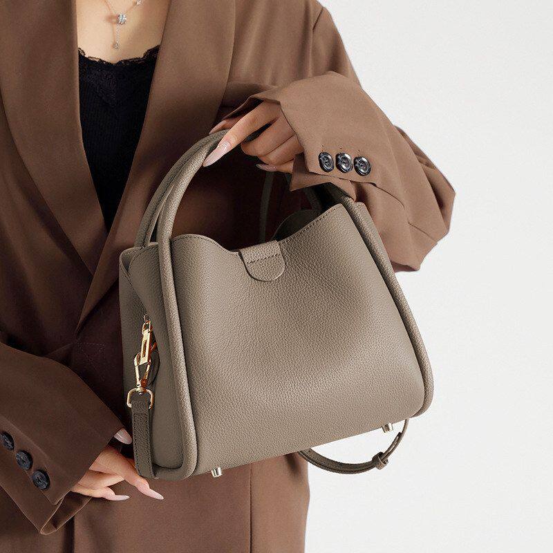时尚百搭软牛皮水桶包2026新款热销女包简约大容量通勤单肩手提包