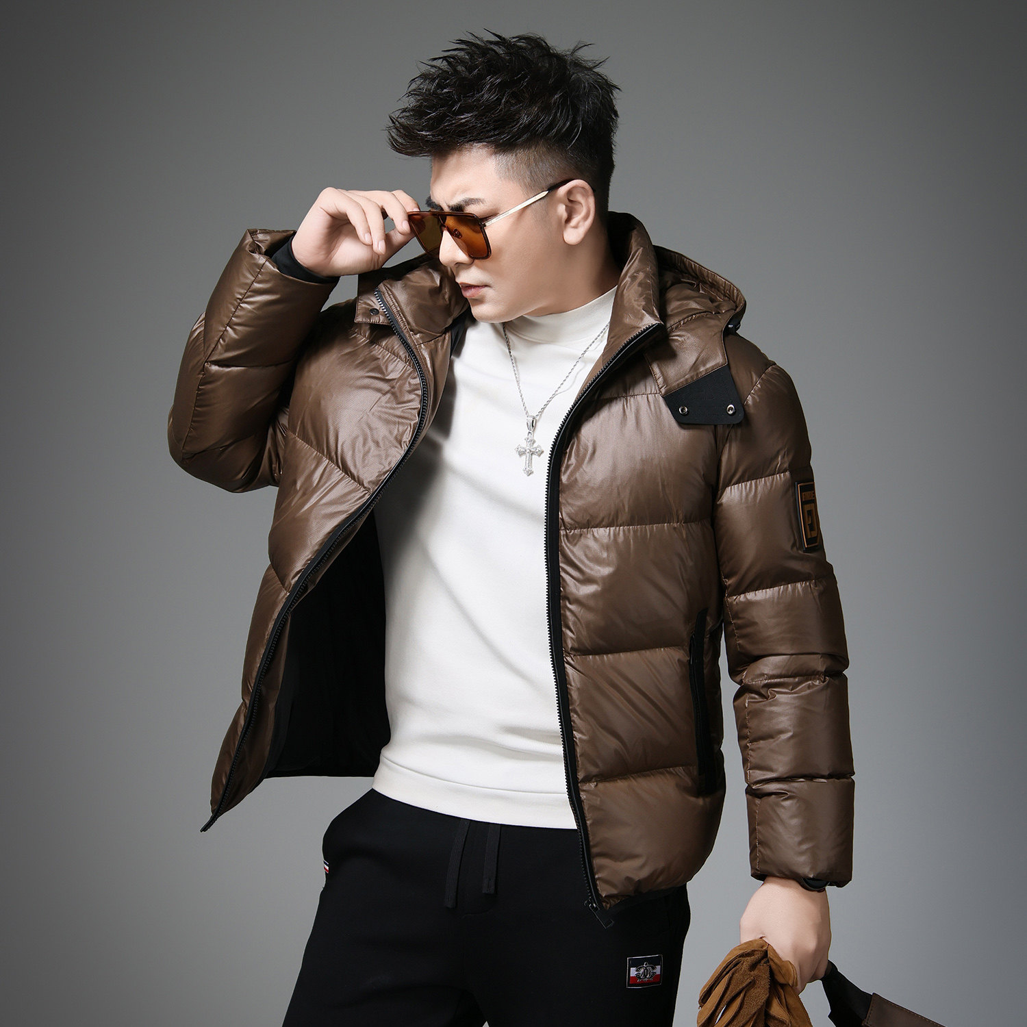 欧洲站男士羽绒服冬季新款90白鸭绒潮牌口袋设计感连帽防寒服男款