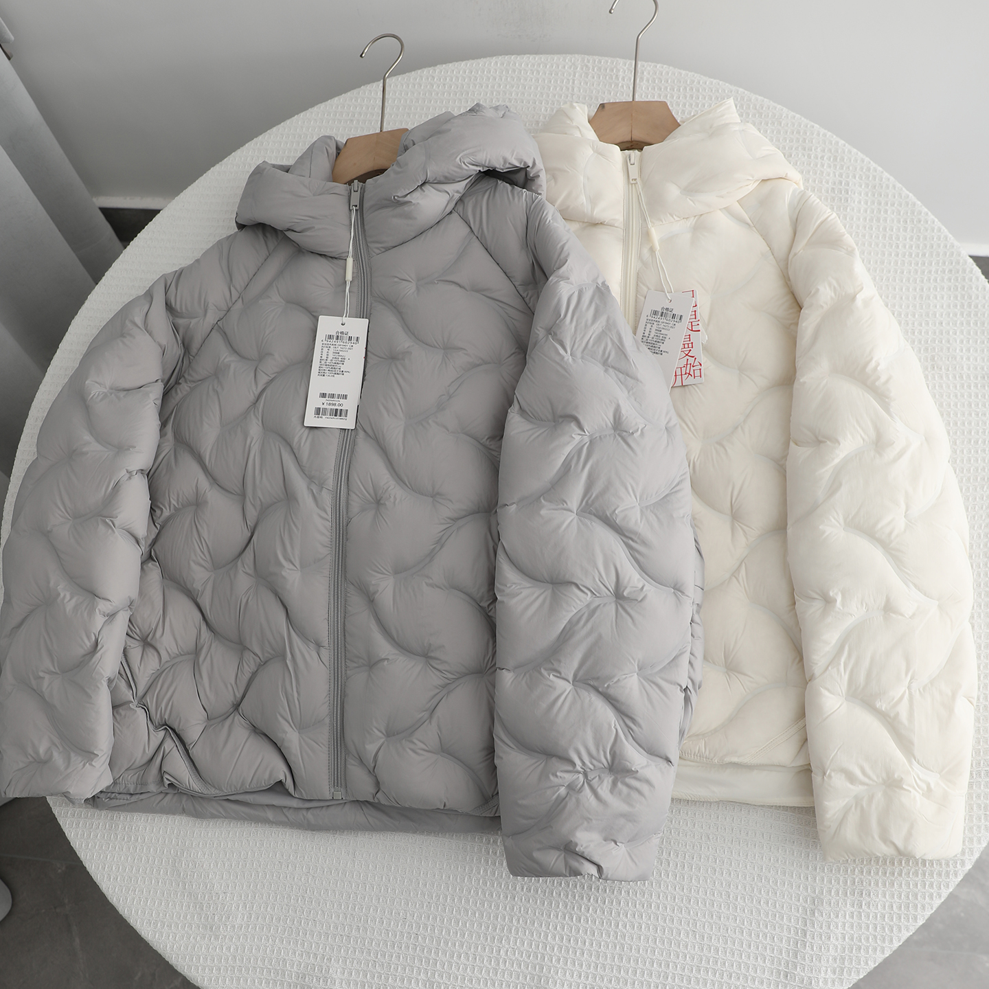 伊家~时尚简约百搭轻薄羽绒服短外套2025冬季新款保暖修身面包服