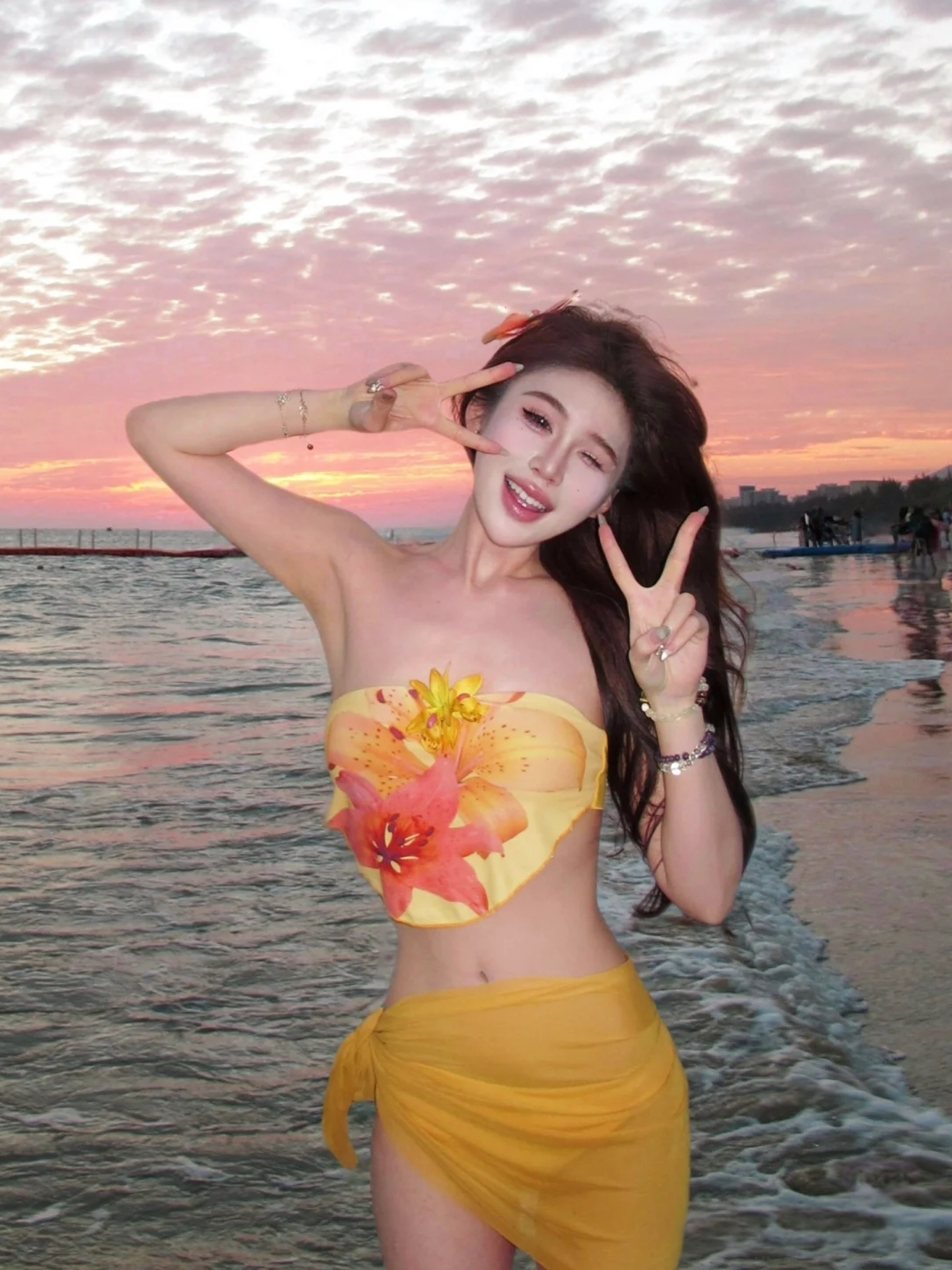 泳衣女2025新款抹胸分体比基尼三件套小胸聚拢性感纯欲风温泉度假