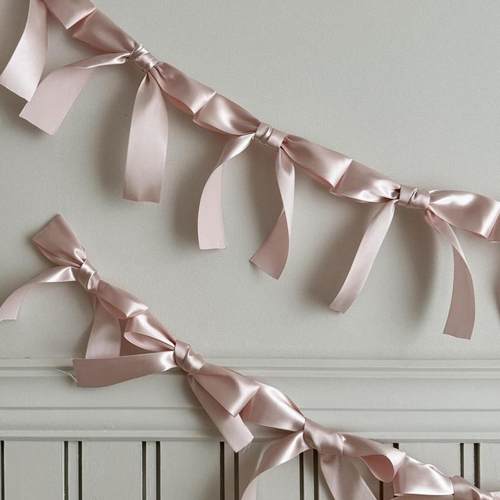 手工缎带蝴蝶结拉花公主拉旗布置