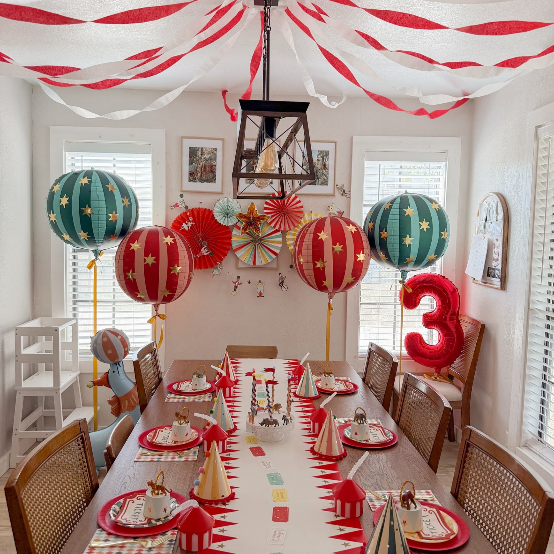 马戏团主题生日派对装饰用品4D条纹星星气球儿童布置新年圣诞套装