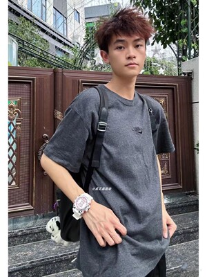 Nike男女刺绣小LOGO宽松圆领T恤