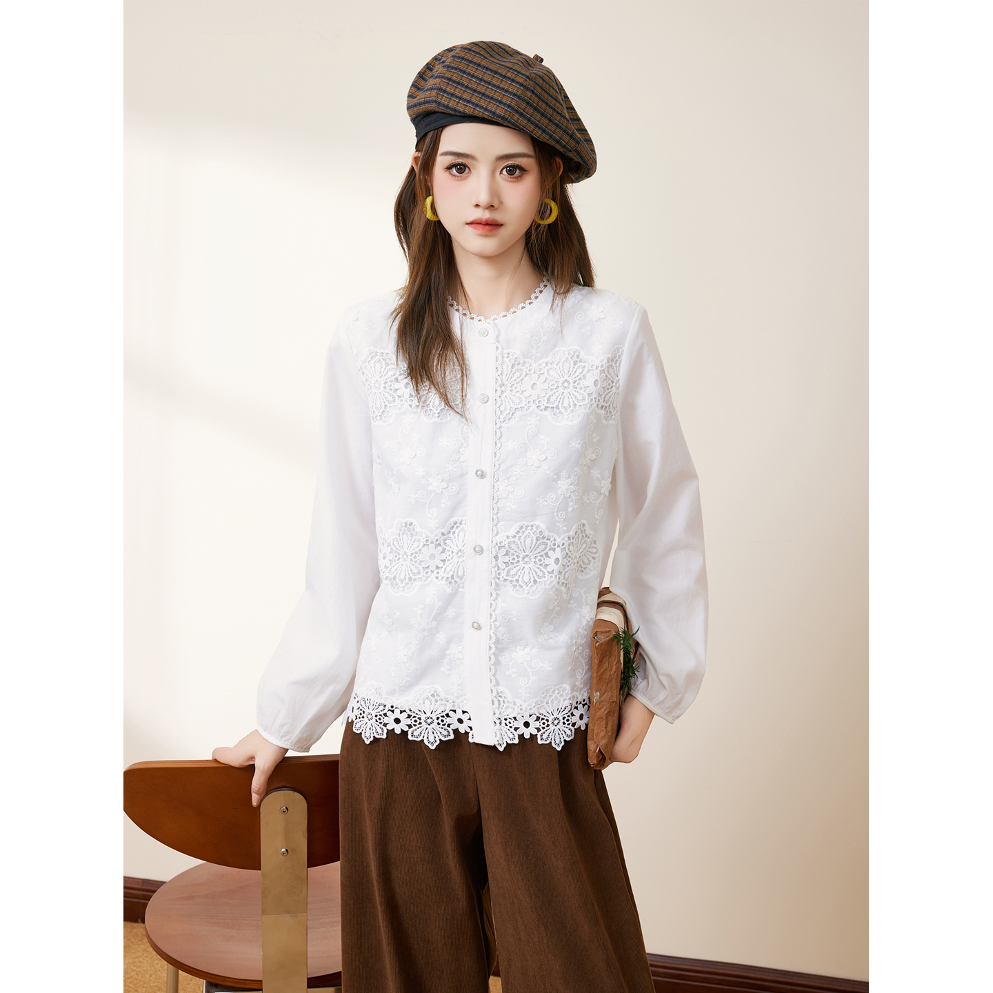 蜜妃儿【纯白幻想】气质蕾丝拼接衬衫女钩花镂空设计宽松显瘦上衣