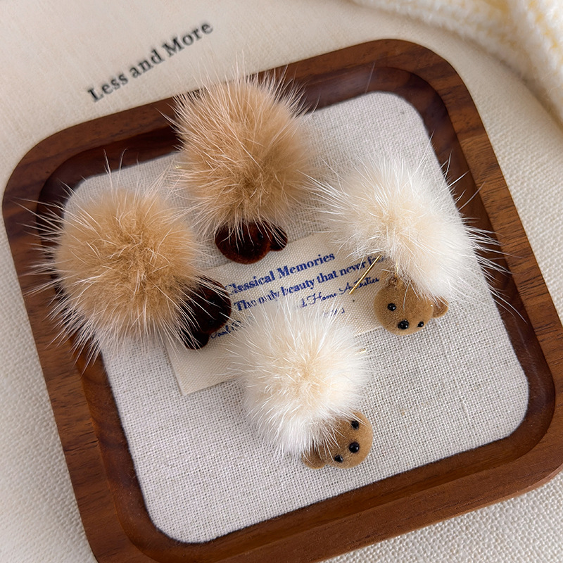 毛球植绒小熊耳钉轻奢高级感