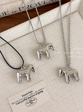 精致时髦小马长款项链女款