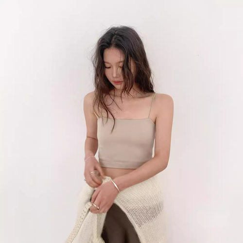 爱与南希极简夏季多色U领高弹女