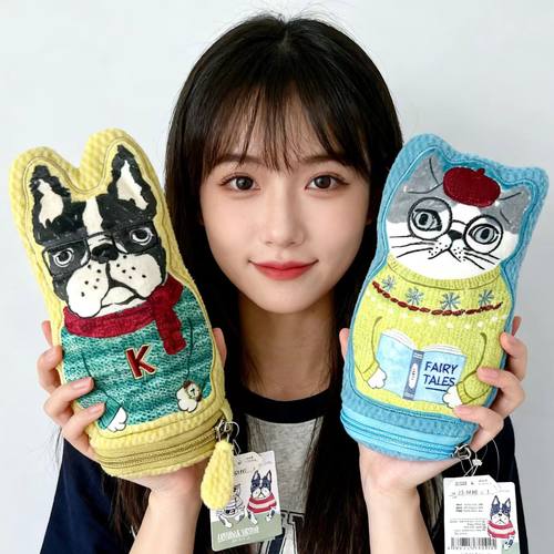 日本Kusuguru正品刺绣猫咪法斗零钱包笔袋公仔摆件摇粒绒包417