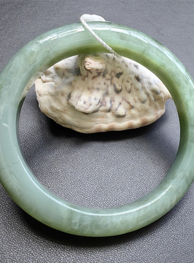 昱音真选~和田玉碧玉手镯正圈粉猫58宽12.4厚9.6送礼盒有鉴定证