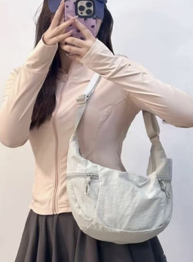 lu女士斜挎包饺子包牛角包骑行包大容量休闲运动百搭单肩包轻便