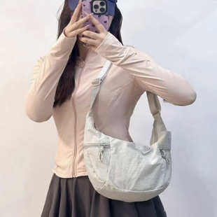 lu女士斜挎包饺子包牛角包骑行包大容量休闲运动百搭单肩包轻便