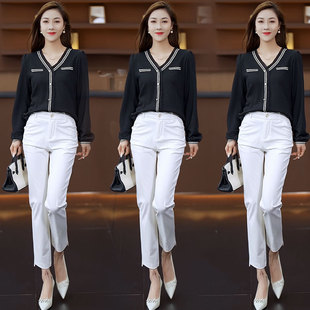 春装女款衬衣2026年新款杏色V领衬衫早春欧货设计感小衫法式上衣