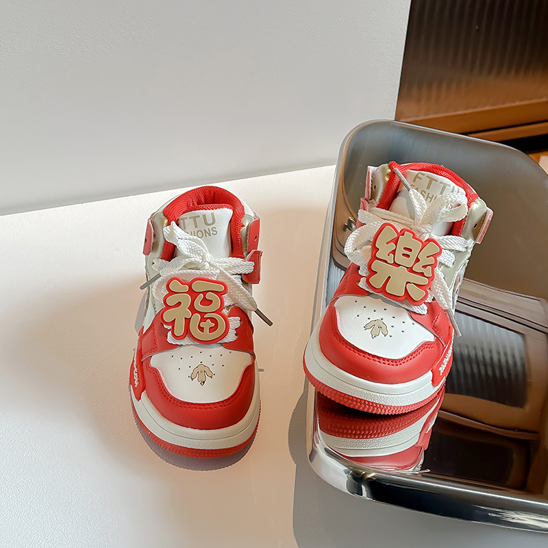 龙年限定中国红2024新款品牌童鞋儿童时尚板鞋喜庆女童休闲运动鞋