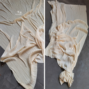 2024新款三宅一生浅驼卡其褶皱布料 欧美春季新款连衣裙礼服布料