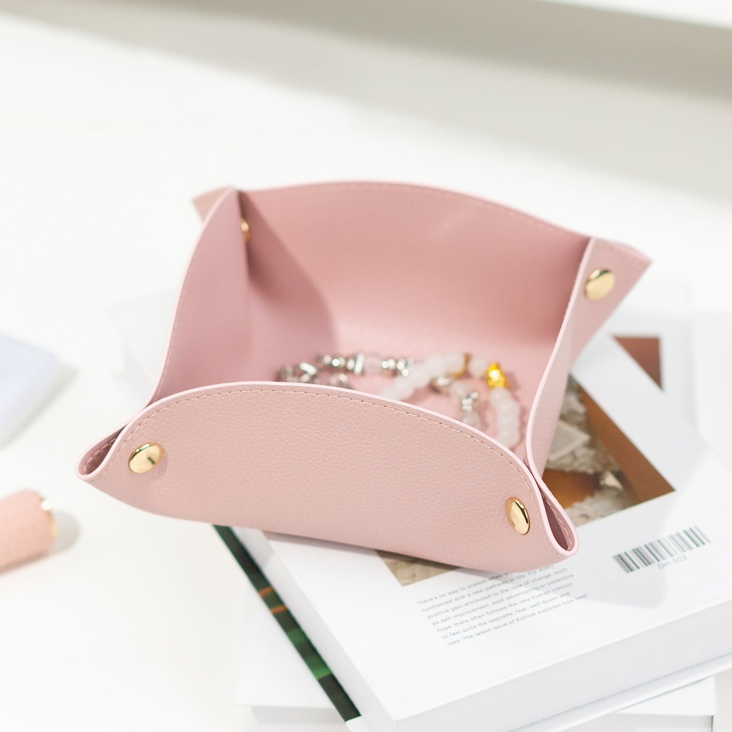 托盘高级感桌面首饰数据线钥匙口红玄关收纳盒皮革奶油风2025新款