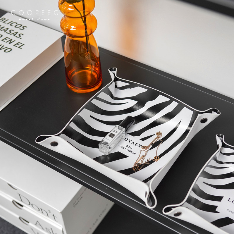 桌面化妆品皮革放钥匙ins风