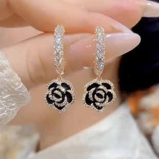 高级感镶钻耳饰银针 小众设计感镶钻黑色玫瑰花耳环气质轻奢感时尚