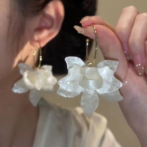 法式超仙兰花气质耳环简约设计感小众耳钉银针夸张亚克力花瓣耳饰