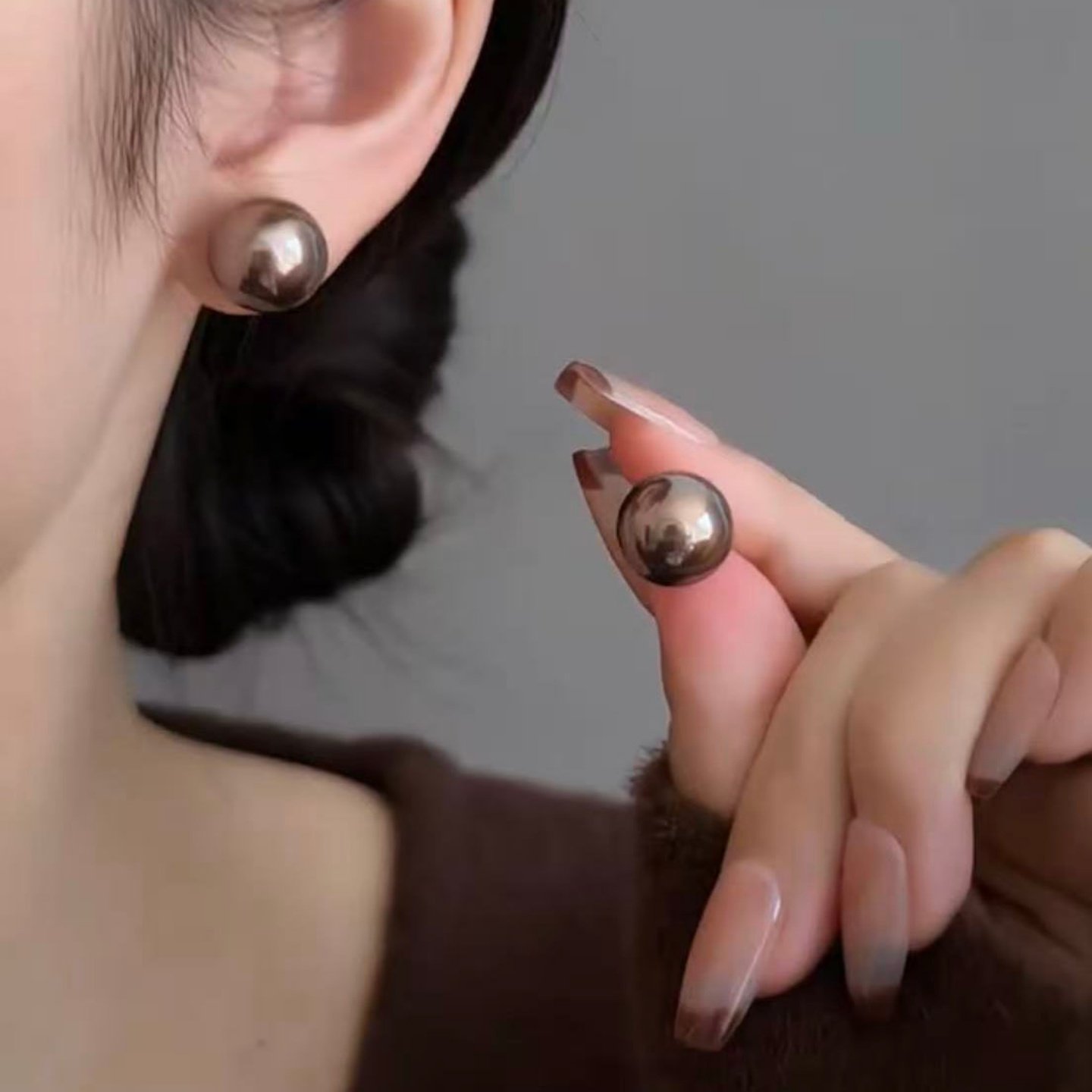 轻奢简约珍珠耳钉轻奢高级感气质大气耳环2025新款爆款耳饰银针