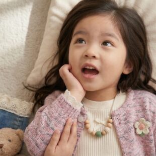 女童春秋套装2026年新款女孩甜美休闲毛衣开衫三件套宝宝洋气衣服