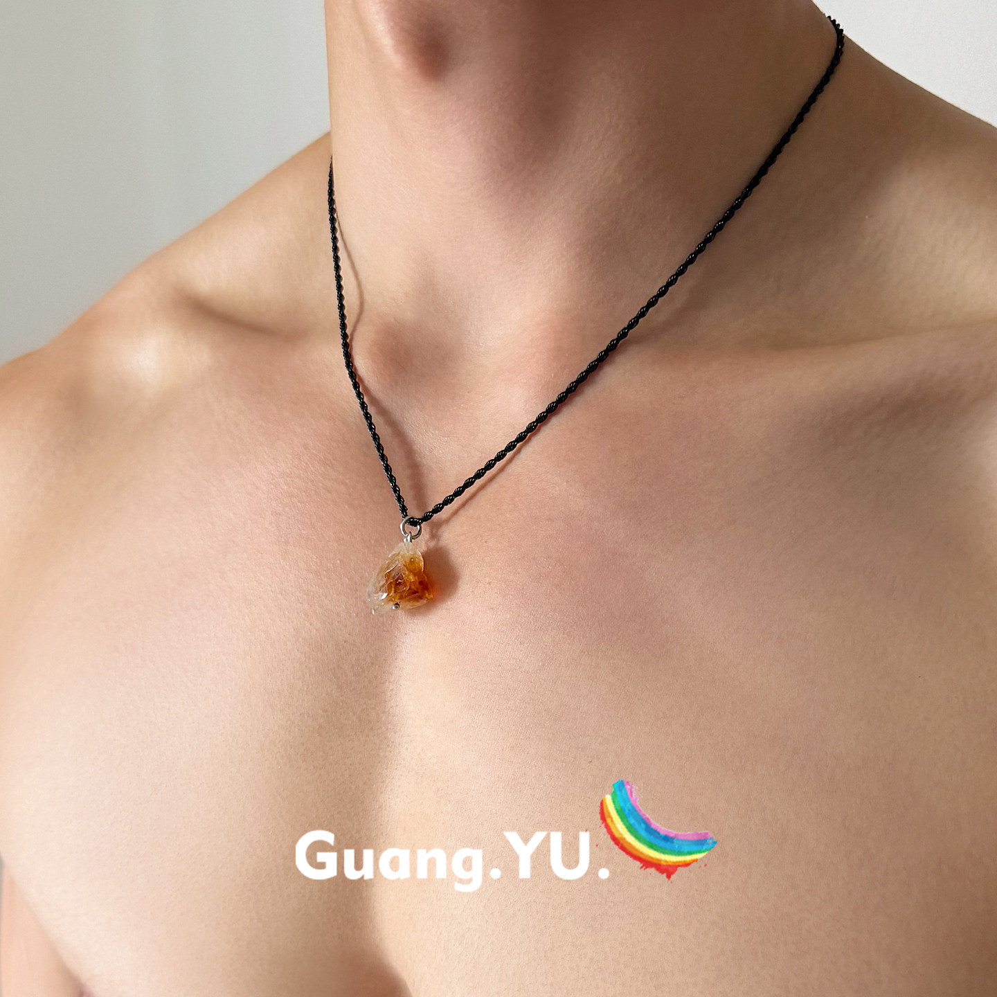 GuangYu琥珀色黄水晶原石吊坠男钛钢项链小众原创设计黑绳配饰女