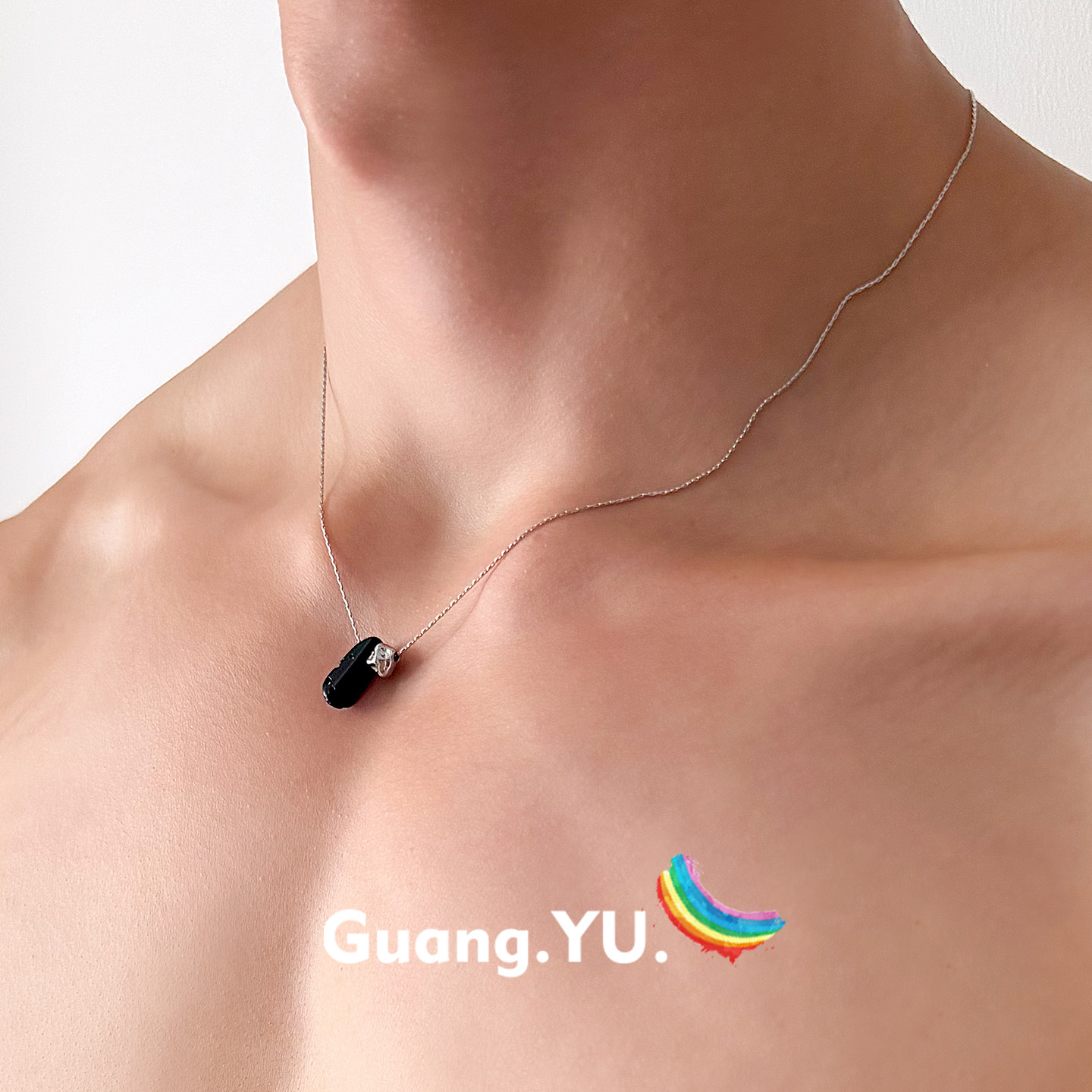 GuangYu黑银拼色珊瑚石项链男女中性款吊坠小众设计感钛钢锁骨链