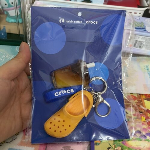 全新瑞幸咖啡crocs洞洞鞋联名款钥匙扣挂件包包挂件mini菠萝液体