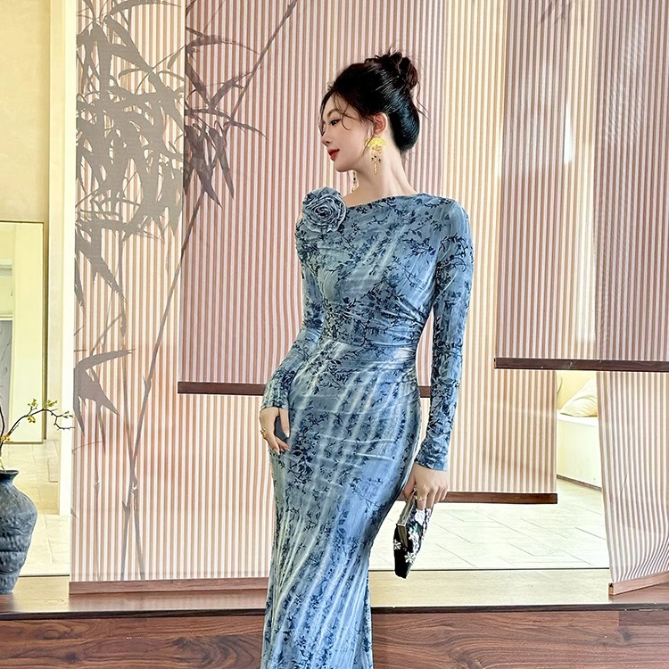 法式一字肩印花连衣裙高级感修身