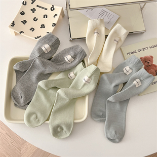 纯色布标袜子女士中筒袜纯棉春秋款奶油色运动吸汗保暖加厚长袜