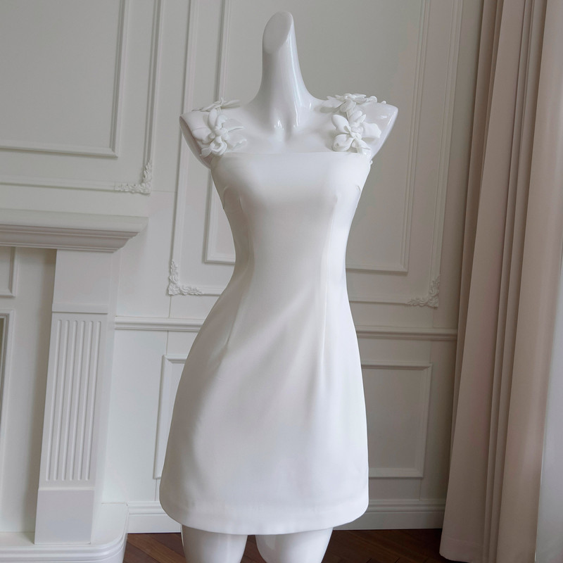 礼服吊带立体花朵简约白色连衣裙