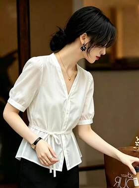 出片漂亮衣服法式气质v领白色衬衫百搭显瘦T恤上衣夏季女装