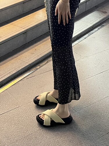 修饰腿型上脚好看厚底交叉带拖鞋