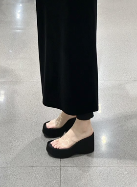 神仙推荐！增高又显白！黑色坡跟厚底透明一字带露趾外穿凉拖鞋女