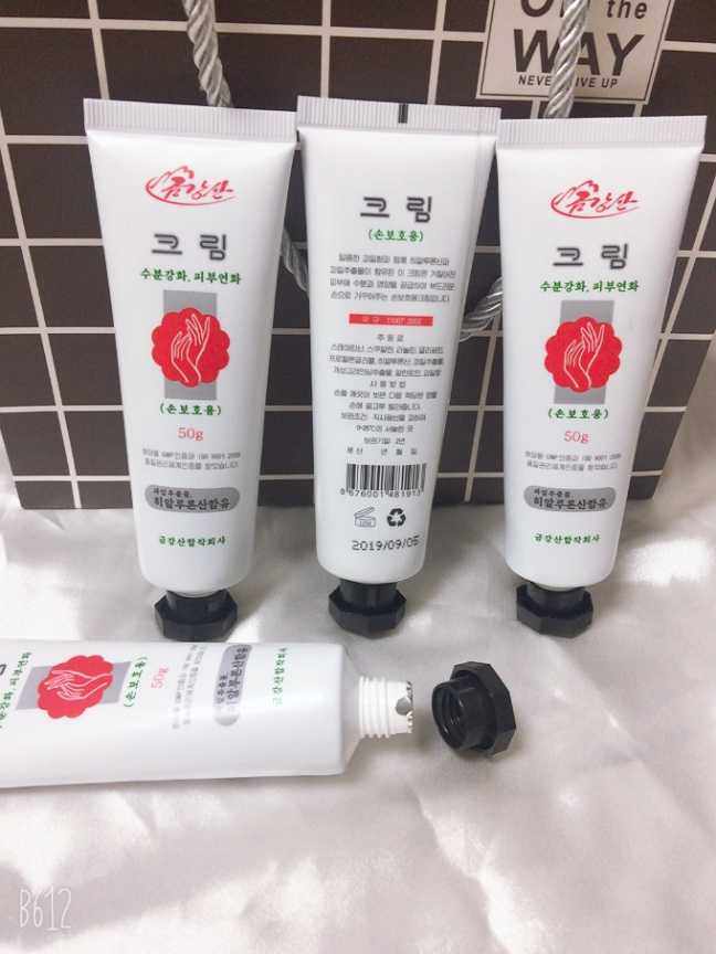 朝鲜化妆品春香牌护肤品金刚山轻奢系列人参护手霜嫩肤去细纹美白