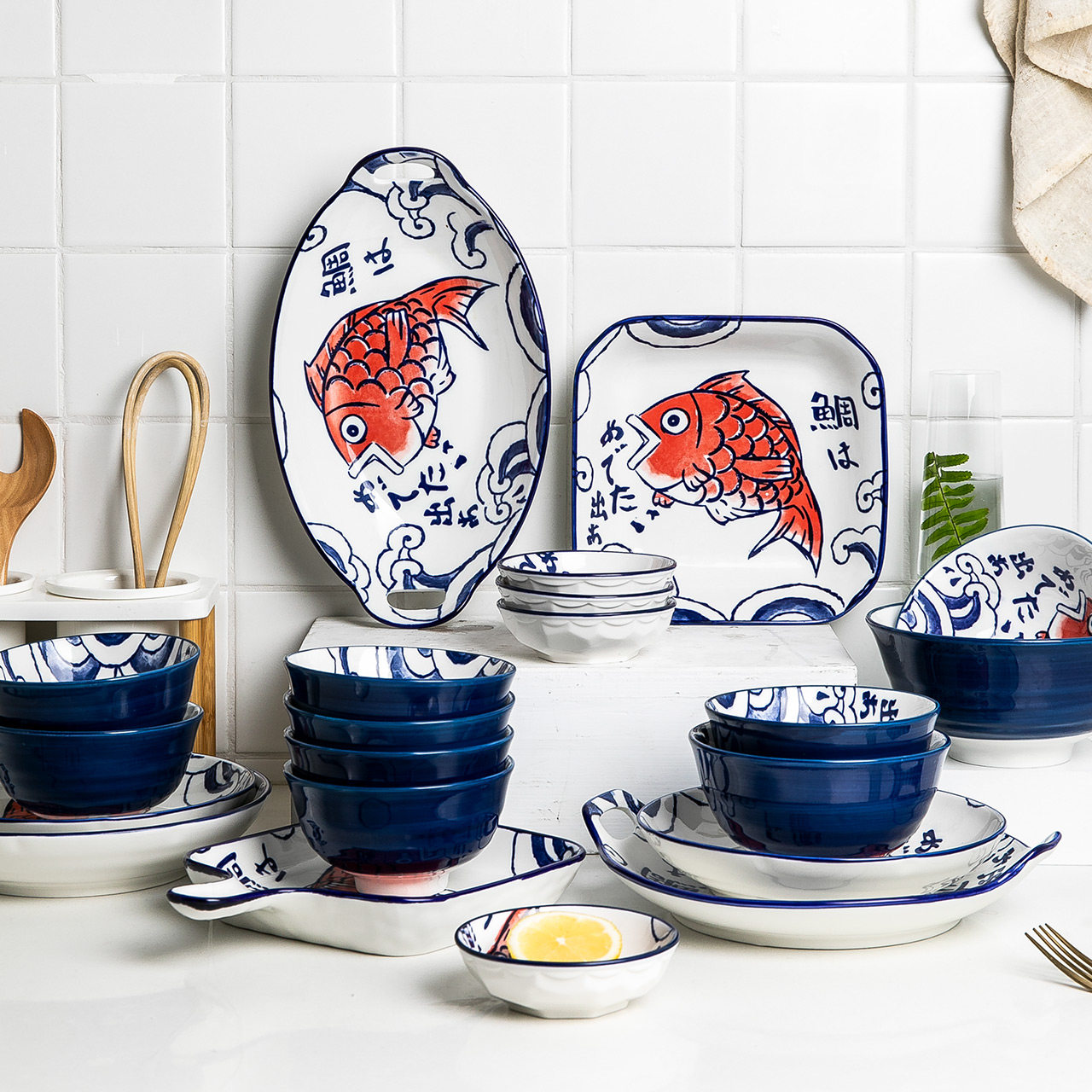 Modern housewife suit creative personality round Japanese dishes