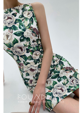 Foundume 夏装新款Du家开发复古印花大圆领收腰显瘦无袖连衣裙女