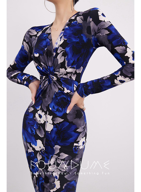 Foundume 25早秋新款蓝花料长袖扭结收腰包臀长款连衣裙女