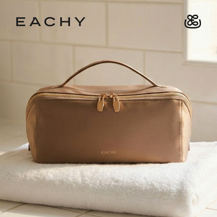 里序手提缎面化妆包大容量女2026新款高端出行便携旅游防水洗漱包